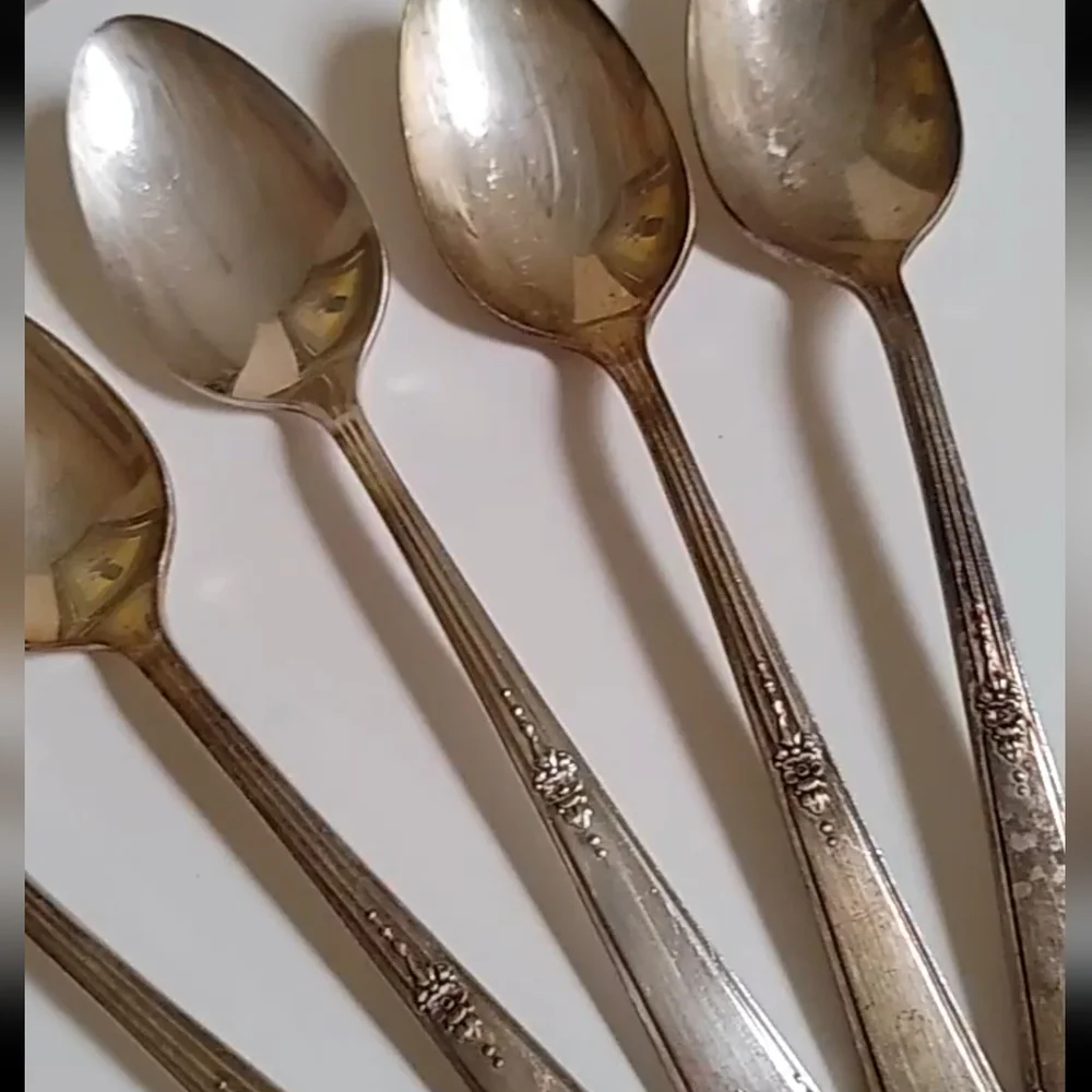 6 Tudor Plate Oneida Community Teaspoons